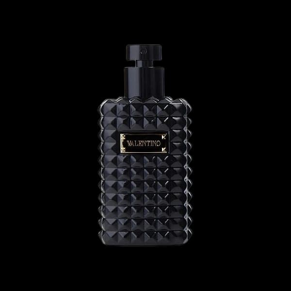 Valentino Noir Absolu Musc Essence bottle